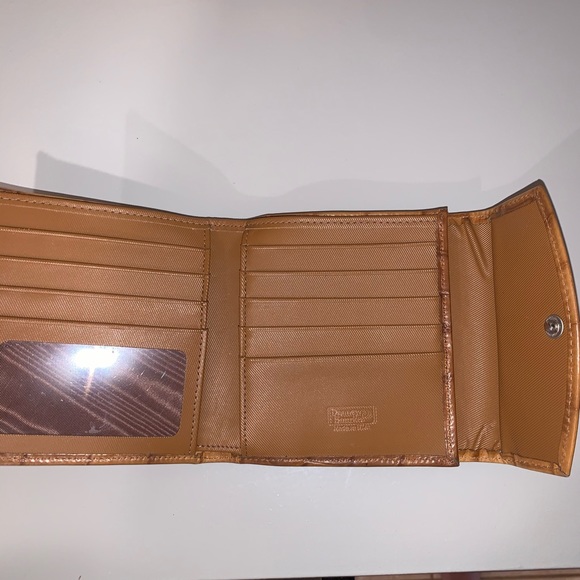 Authentic Dooney and Bourke purse and wallet - Picture 5 of 8